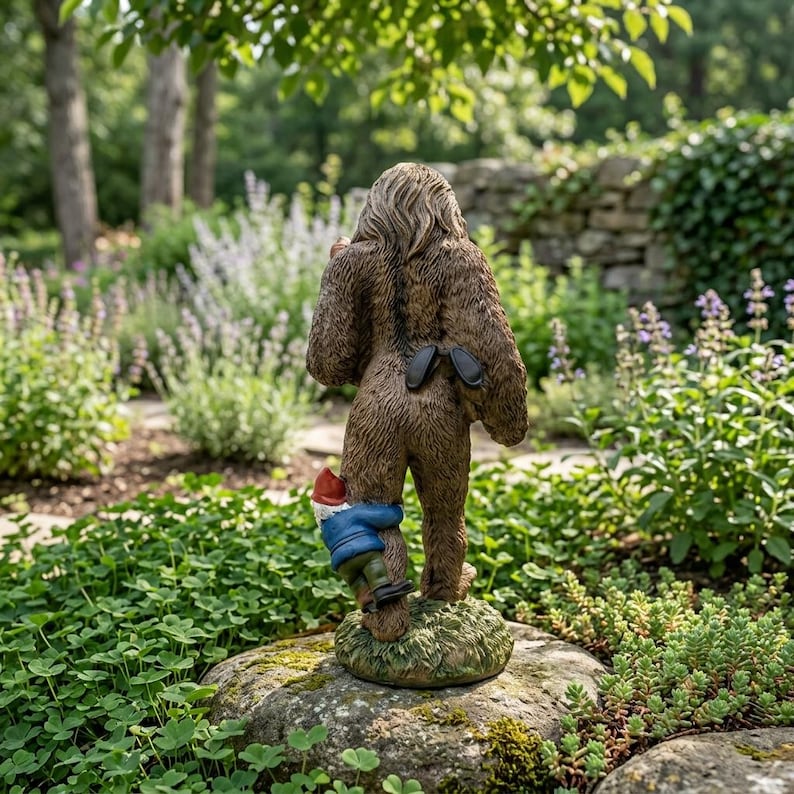 Funny Bigfoot Garden Decor, Sasquatch Carrying Gnomes Statue, Outdoor Lawn Ornament, Housewarming Gift, Patio Decoration