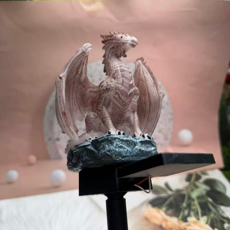 Solar Dragon Garden Light Outdoor, Resin Dragon Solar Statue Lantern, LED Yard Decor,  Outdoor Yard Lawn Fantasy Dragon Statue Decor